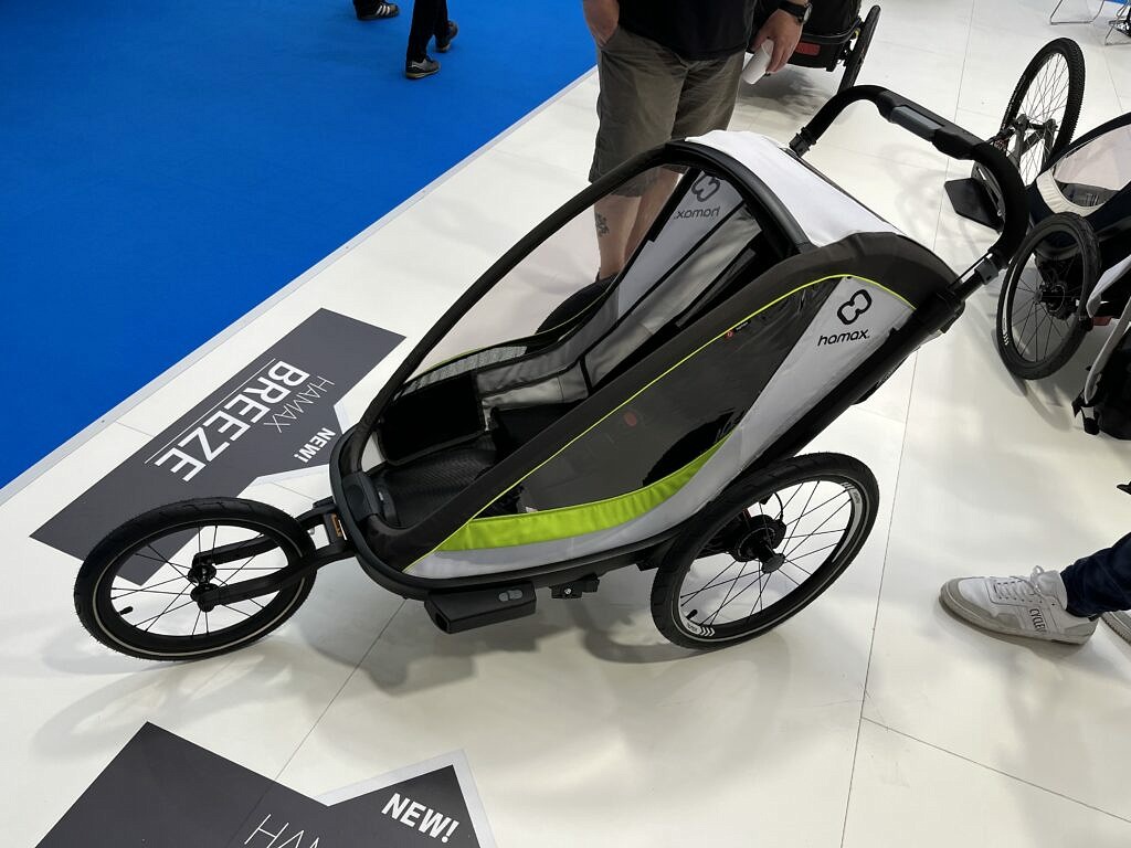 HAMAX Breeze Kinderanhänger weiß Neuheit Test Eurobike